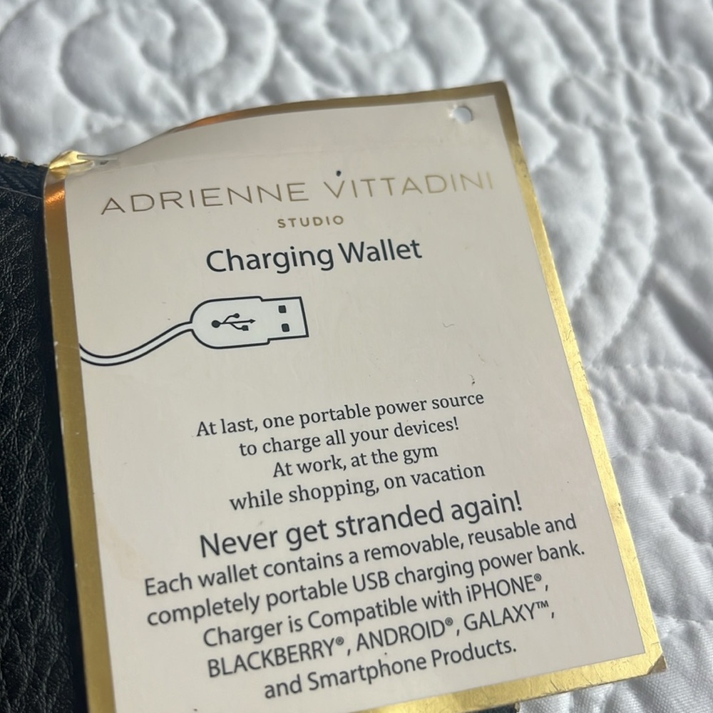 CHARGING WALLET Adrienne Vittadini NWT Brand New Wristlet - Picture 6 of 8
